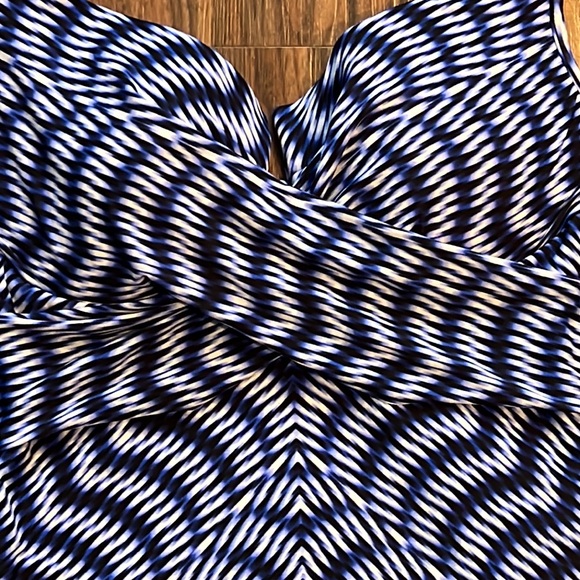 Miraclesuit Hyponotique Criss Cross Escape - Picture 9 of 14